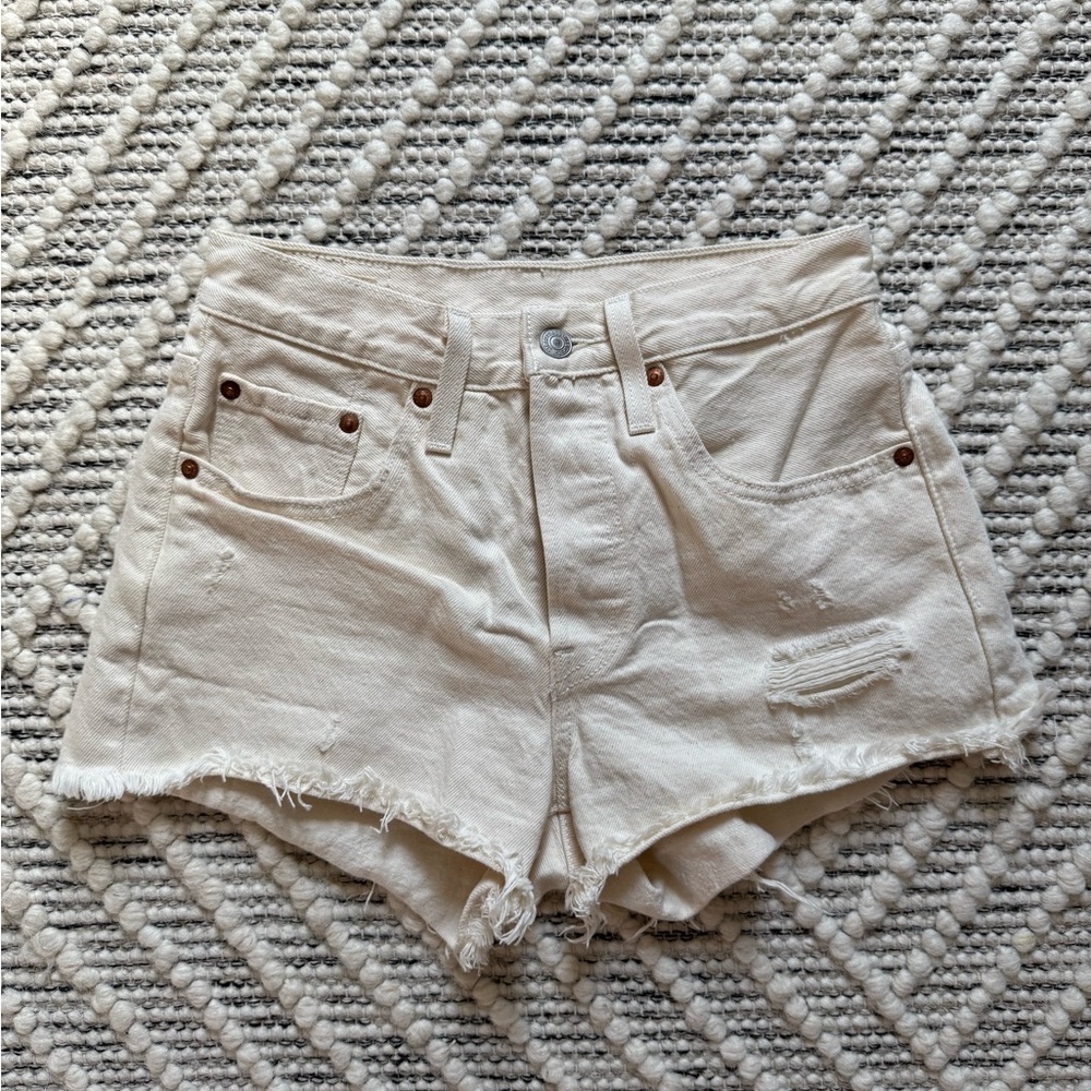 Levi's 501 Cream Jean Shorts - 24